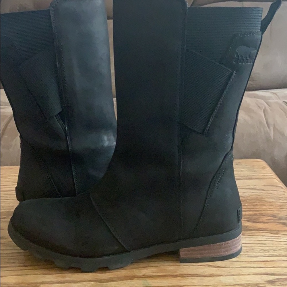 Like New Black Sorel Emelie Mid Boot size 8